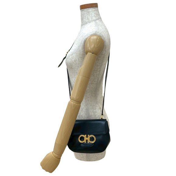 Salvatore Ferragamo Gancini Leather Shoulder Bag/Pochette in Navy Blue (19938) - Picture 2 of 10